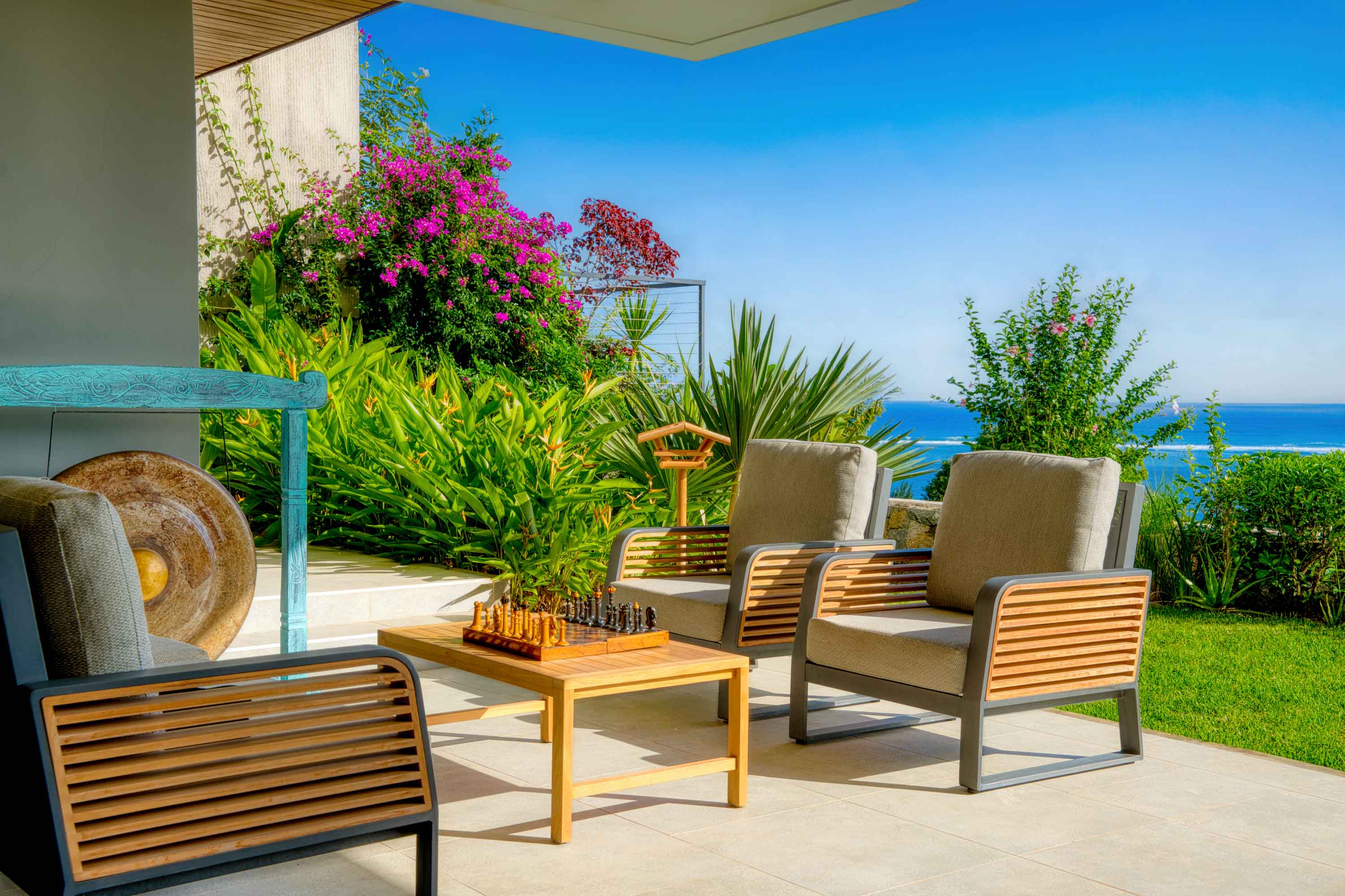 jardin d'un appartement vue mer du domaine d'anbalaba