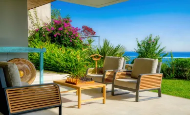 jardin d'un appartement vue mer du domaine d'anbalaba