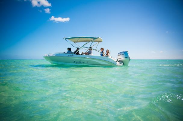 Choosing a boat in Mauritius to sail the crystal lagoon
